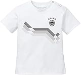 EZYshirt® WM & EM Deutschland Baby T-Shirt mit Wunschname & Wunschnummer | Bio Baumwolle