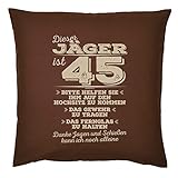 Tini - Shirts Jäger Deko-Kissen 45.Geburtstag - Sprüche-Kissen Jäger 45 Jahre : Dieser Jäger ist 45 Bitte helfen Sie ihm auf den Hochsitz - Jagd Zubehör - Kissen mit Füllung - Farbe : braun